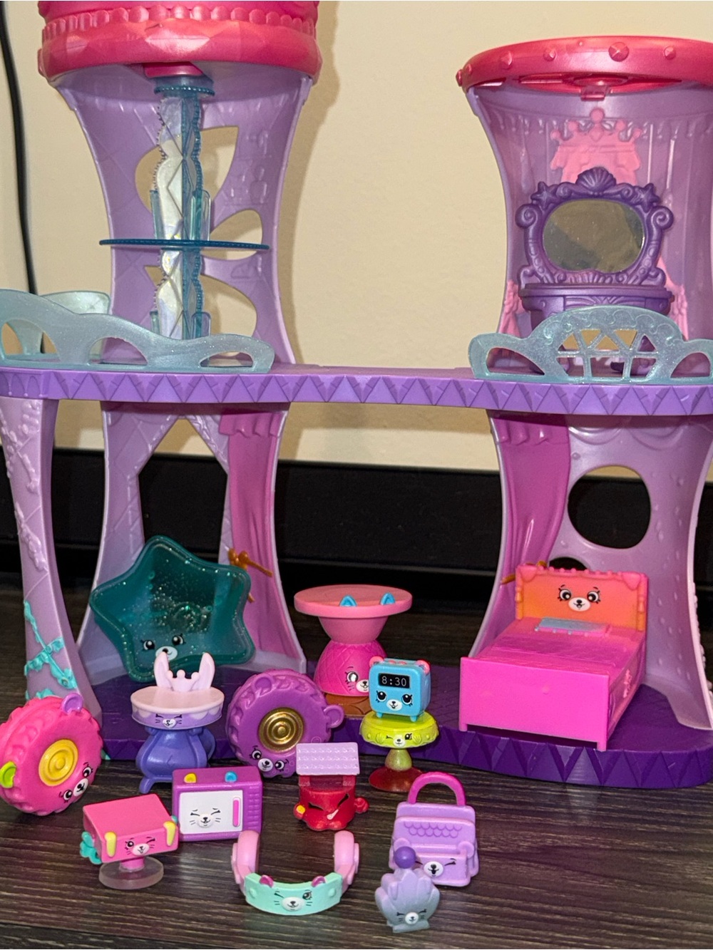 Shopkins house and Shopkins + EXTRA accessories